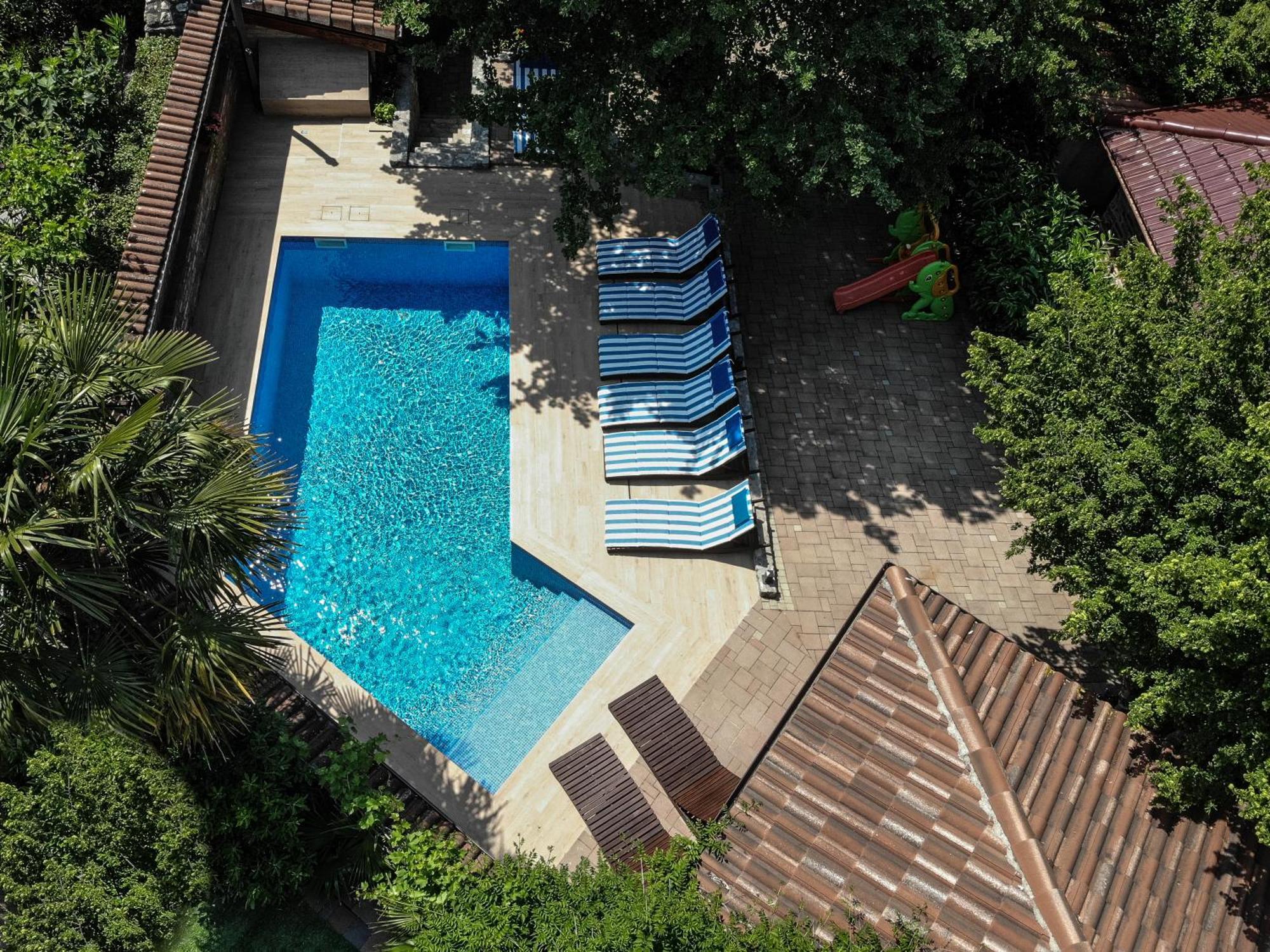 Villa Amalia Apartments Malinska Exteriör bild